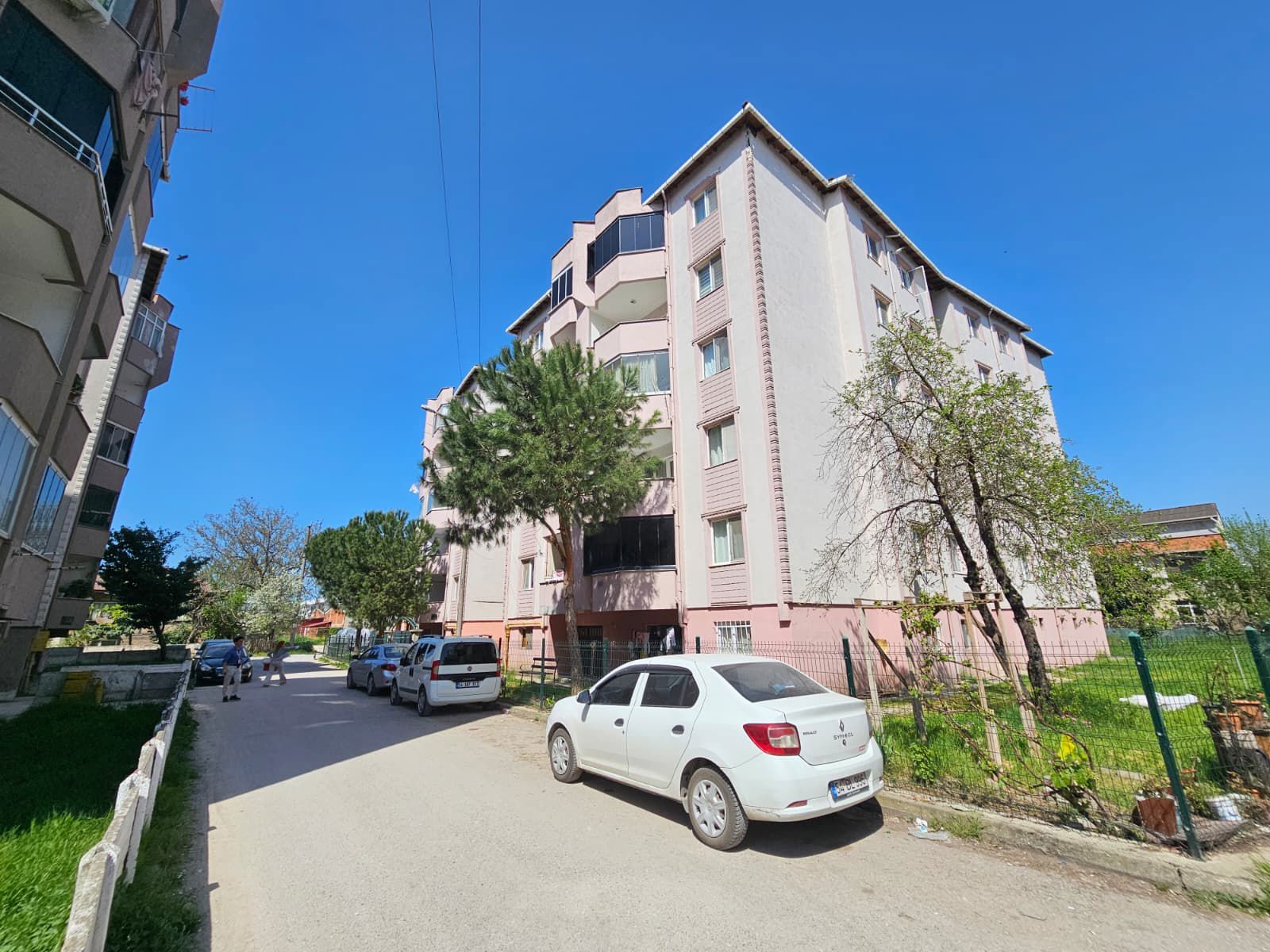 RE/MAX MAVİ'DEN ÇAĞLAYAN SITESI'NDE 3+1 MERKEZI LOKASYONDA DAIRE