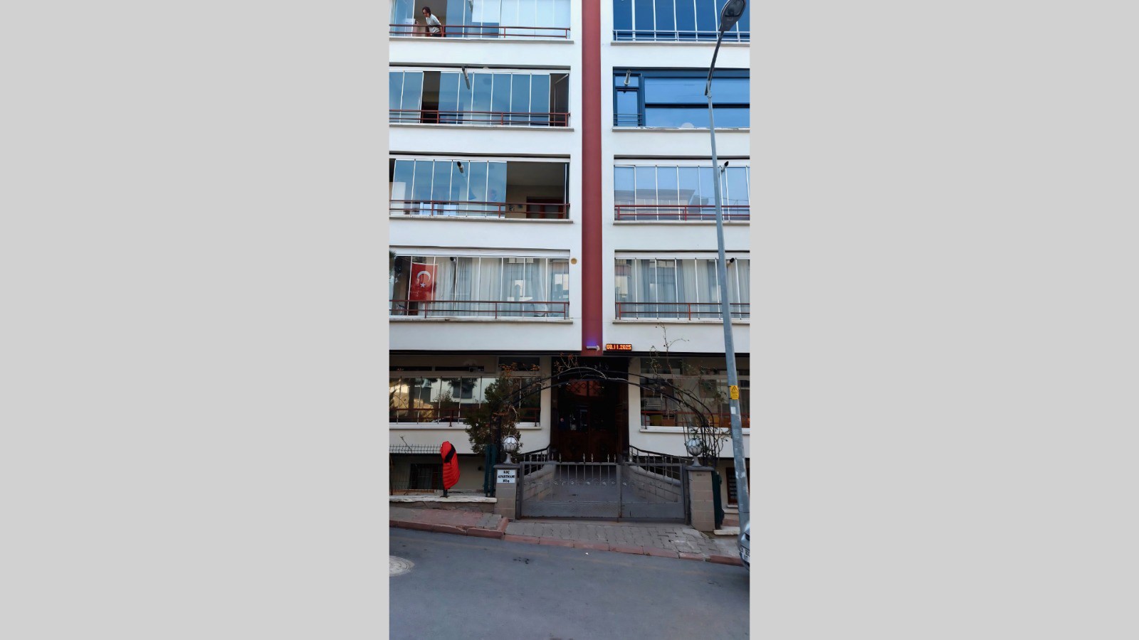 DIKMEN AKPINAR’DA SATILIK 4+1 GENIŞ DAIRE | 170M², ÇIFT BANYOLU, KAPALI-AÇIK OTOPARKLI