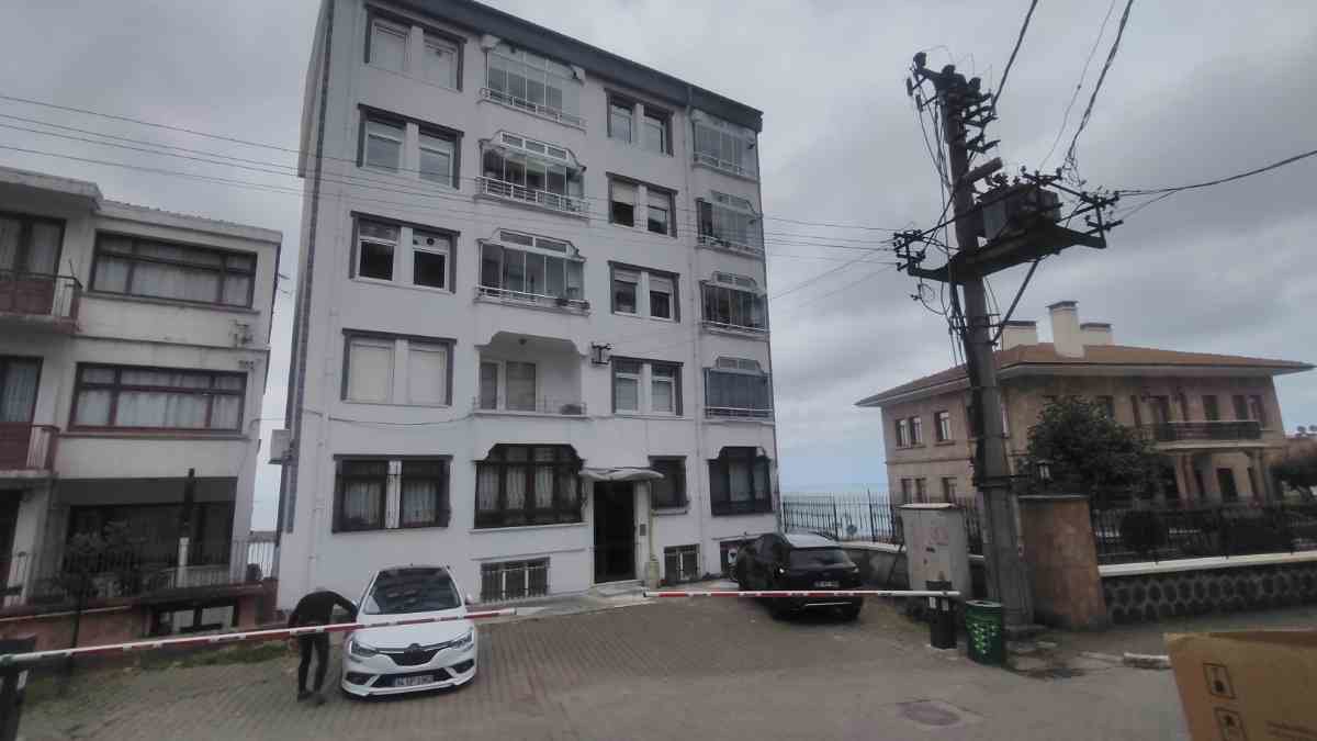 RE/MAX NADİR'DEN | KALE MAHALLESİ'NDE DENİZ MANZARALI 3+1 SATILIK FIRSAT DAİRE!