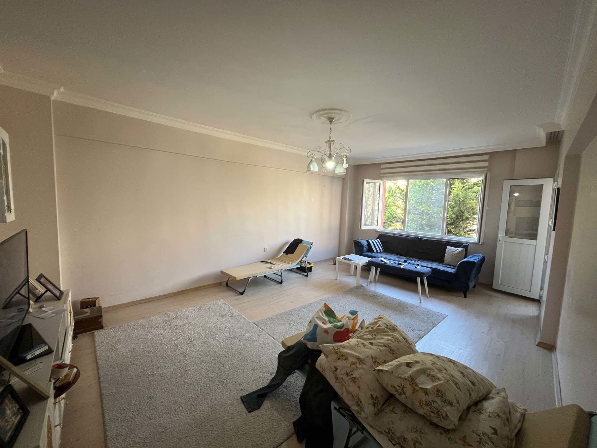 BEYLİKDÜZÜNDE ARA KAT BALKONLU 2+1 SATILIK DAİRE​