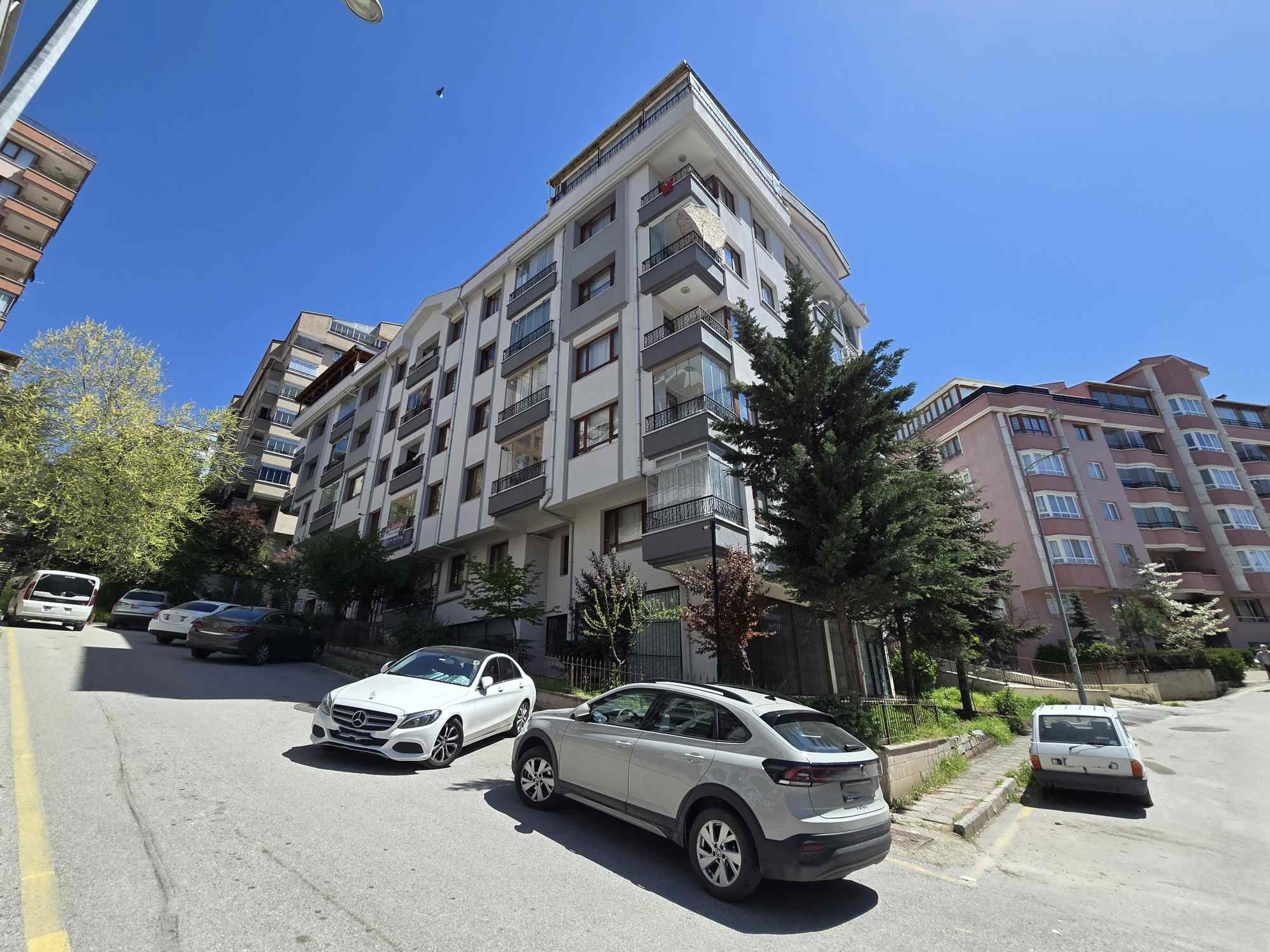 CEVİZLİDERE GÖKKUŞAĞI MAH. ARAKAT ASANSÖRLÜ SATILIK 3+1