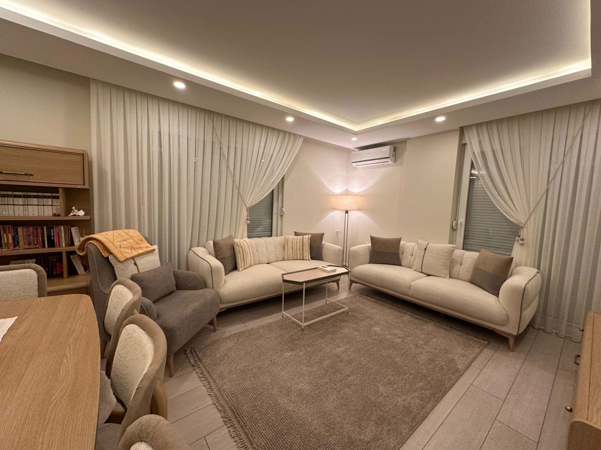 ÇAĞLAYANDA KÖŞE BAŞI ASANSÖRLÜ BİNADA ARA KAT SATILIK 3+1 DAİRE