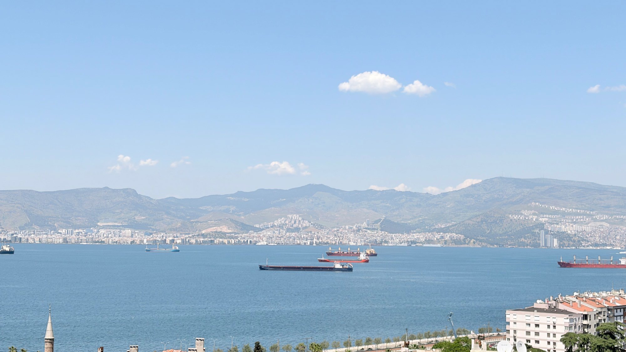 KÜÇÜKYALI'DA DENIZ MANZARALI İÇI SIFIRLANMIŞ LÜKS 2+1 DAIRE