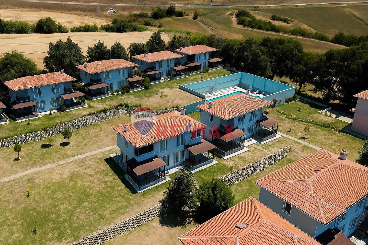 ÇANAKKALE LAPSEKI SULUCA 'DA FIRSAT SATILIK DUBLEKS VILLA