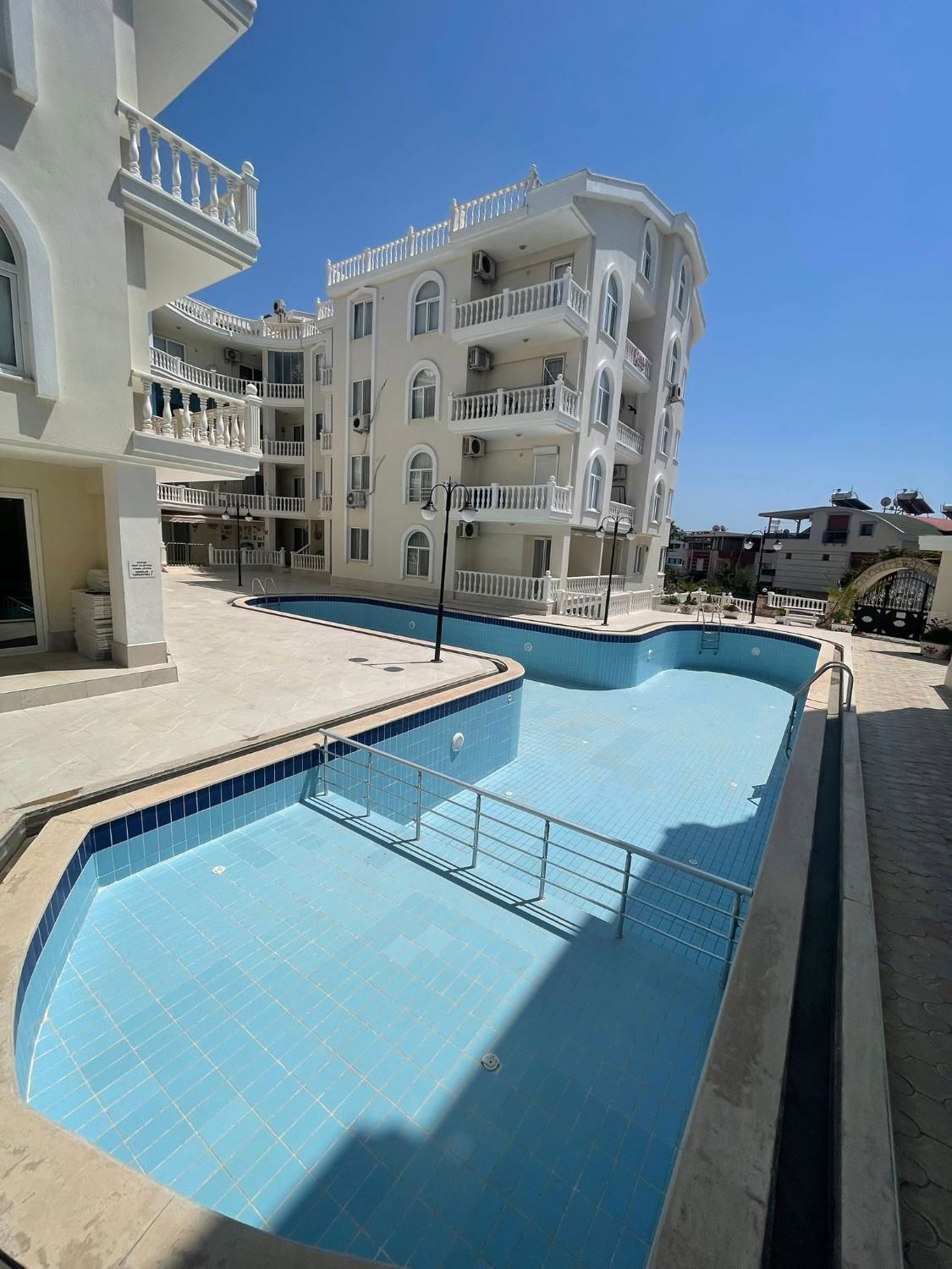 PRİME GOLDEN 1 SİTESİNDE EŞYALI 2+1 DAİRE