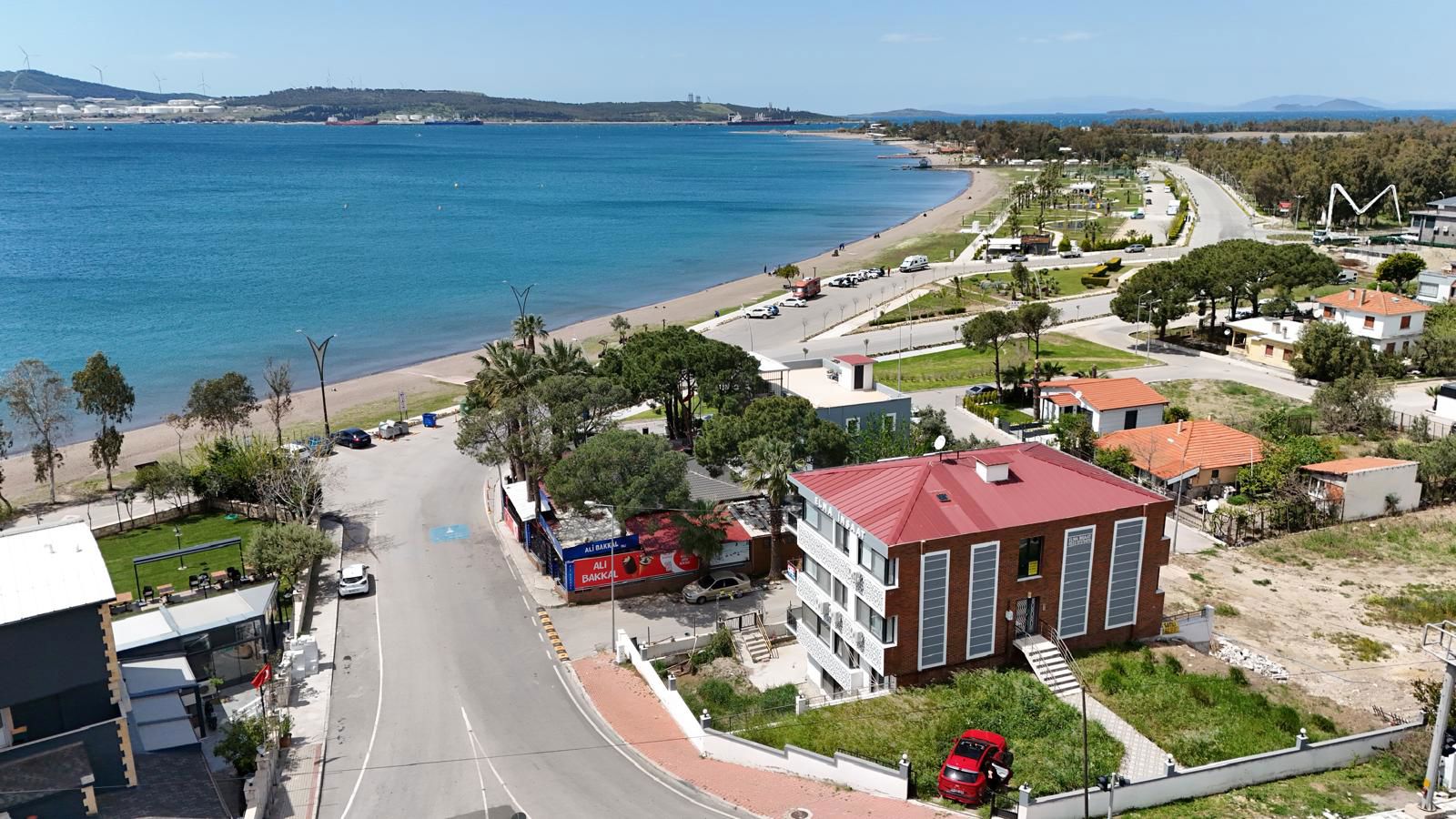 YALI MAHALLESI EŞSIZ KONUMDA FULL DENIZ MANZARALI 2+1 DAIRE