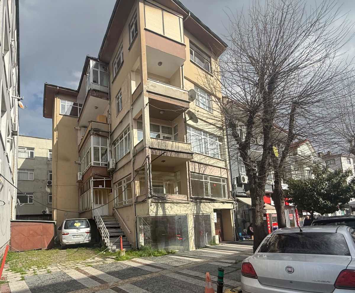 RE/MAX AY MELEK SANER'DEN MERKEZİ KONUMDA 145 M2 3+1 DAİRE