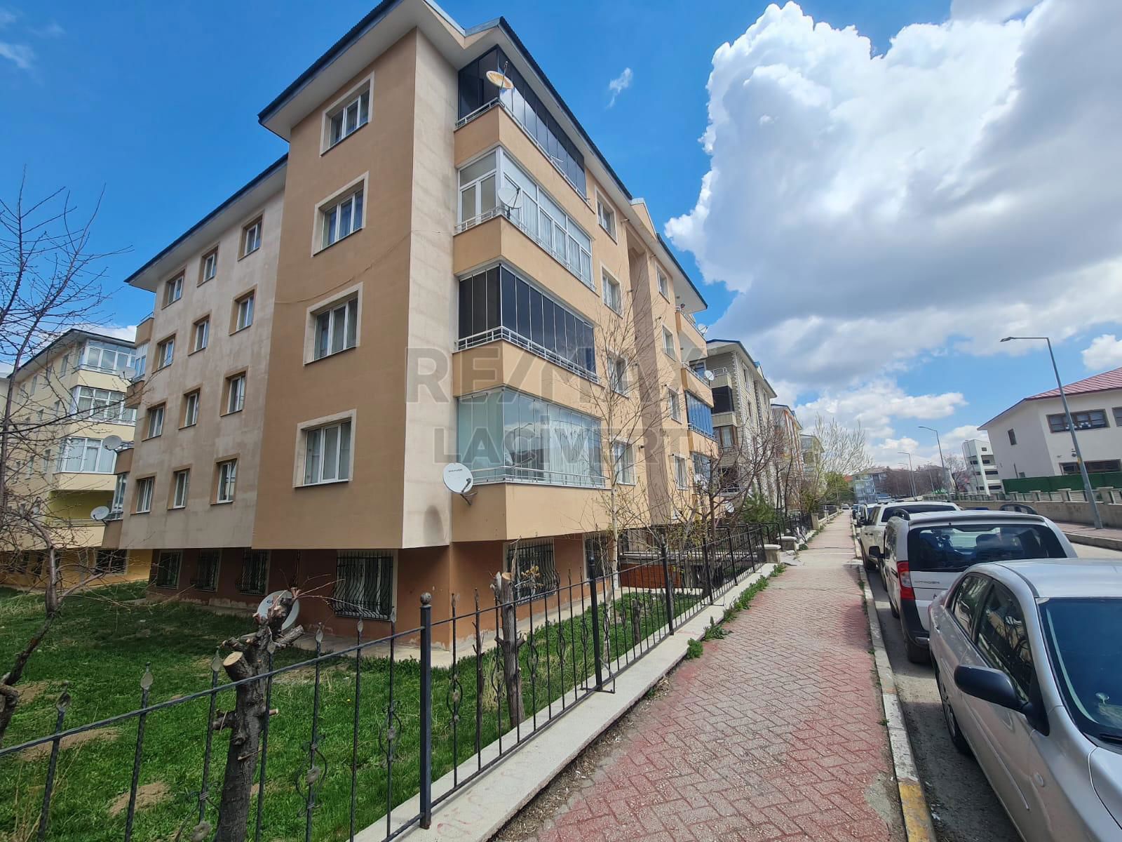 RE/MAX LACİVERT'TEN DADAŞKENT'TE SATILIK 3+1 DAİRE