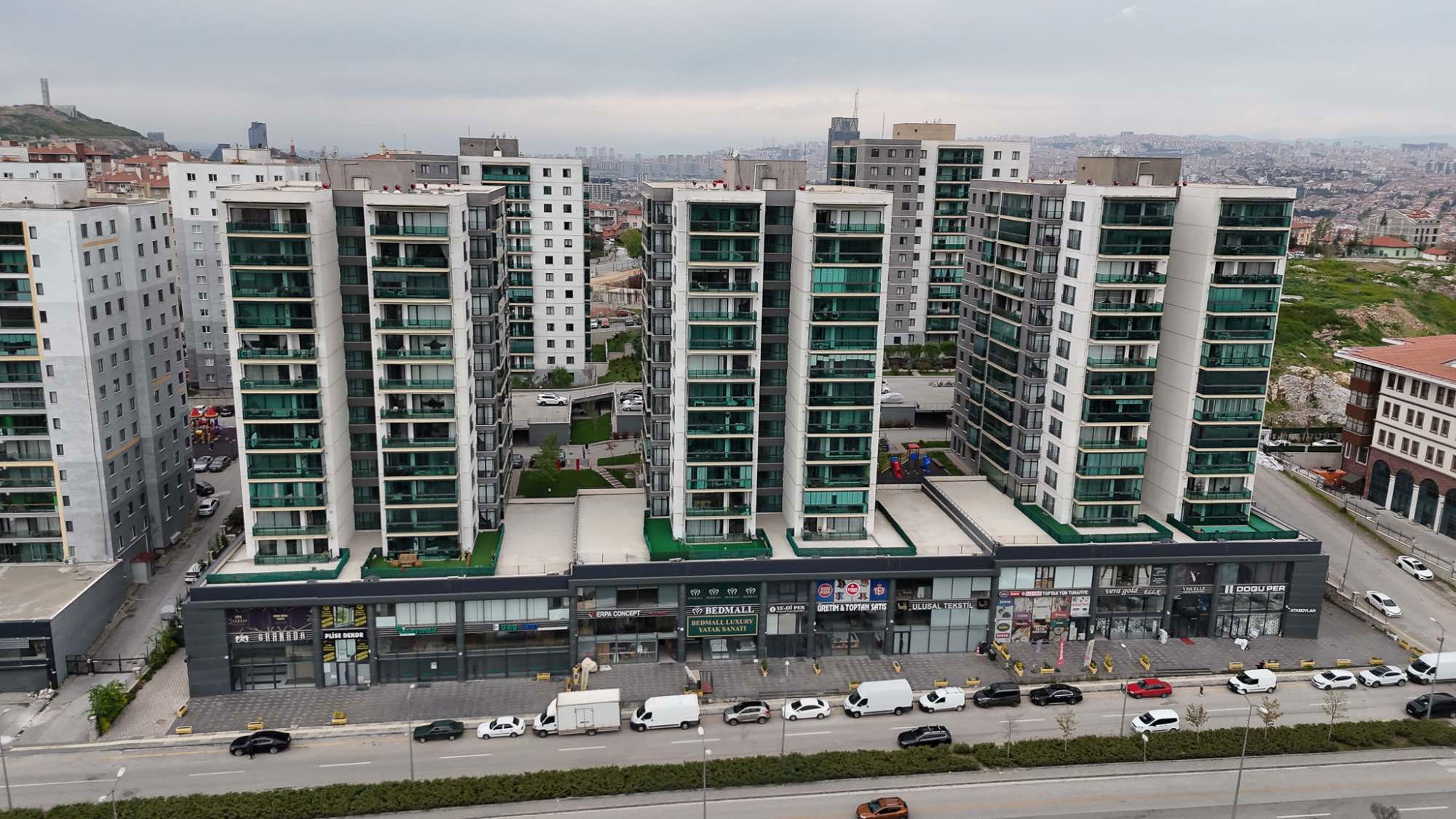 AKGÜN ZÜMRÜT EVLERINDE FULL YAPILI 3+1 | GÜVENLIKLI | OTOPARKLI
