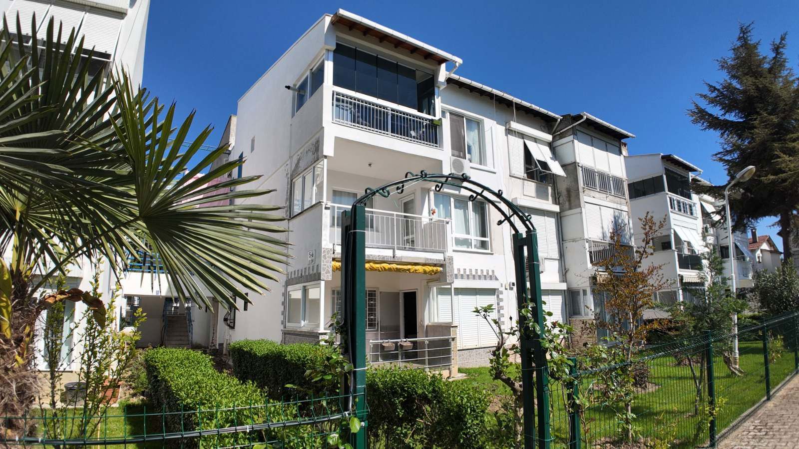 RE/MAX LAND'DEN DENİZE YAKIN 4 MEVSİM KULLANIMA UYGUN DAİRE
