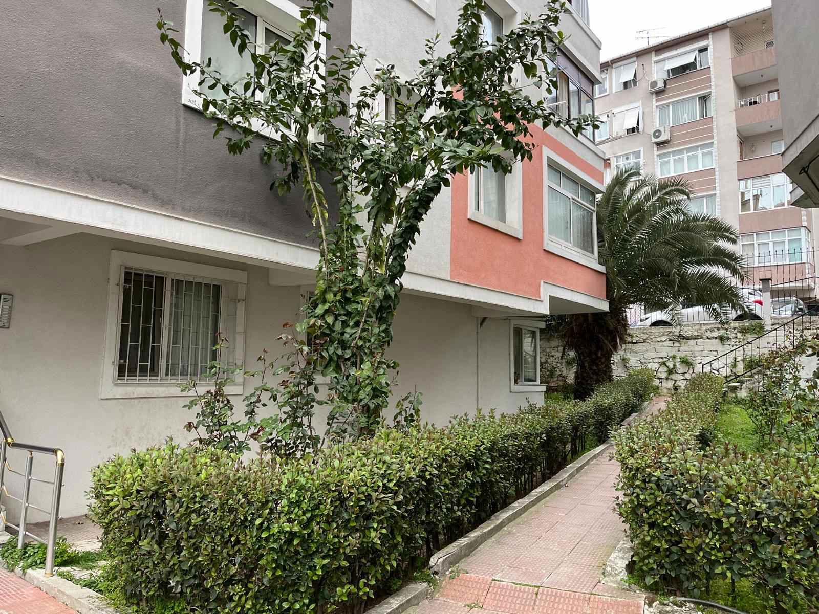 YENİBOSNA RADAR ÖZDURU SİTESİ SATILIK YATIRIMLIK 2+1 DAİRE