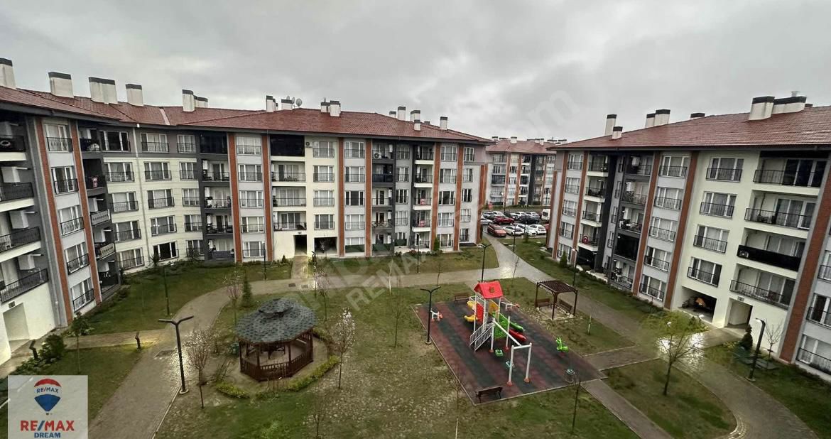 REMAX 'DEN SAĞLIKKENT SİT 2+1 EŞYALI KİRALIK DAİRE