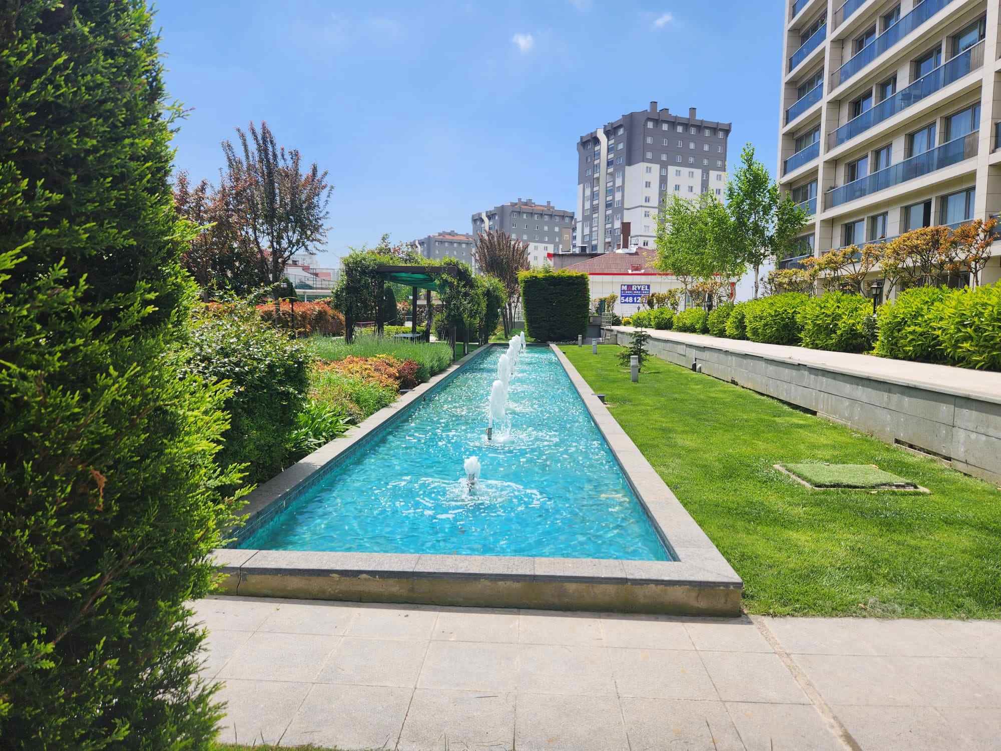 REMAX BİLLUR BAKAN'DAN ELITE CITY'DE HAVUZ VE PEYZAJ CEPHELİ 2+1