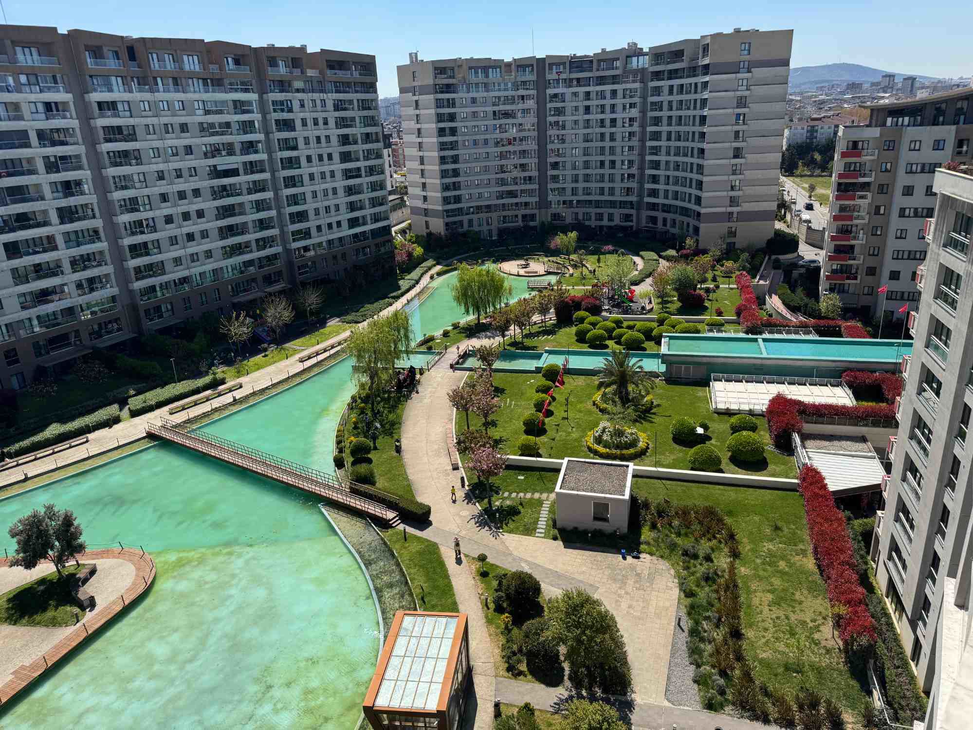 SİNPAŞ LİVA SATIŞ OFİSİ REMAX PROF SEZAİ T.KİRALIK 1+1 GÖLET MAN