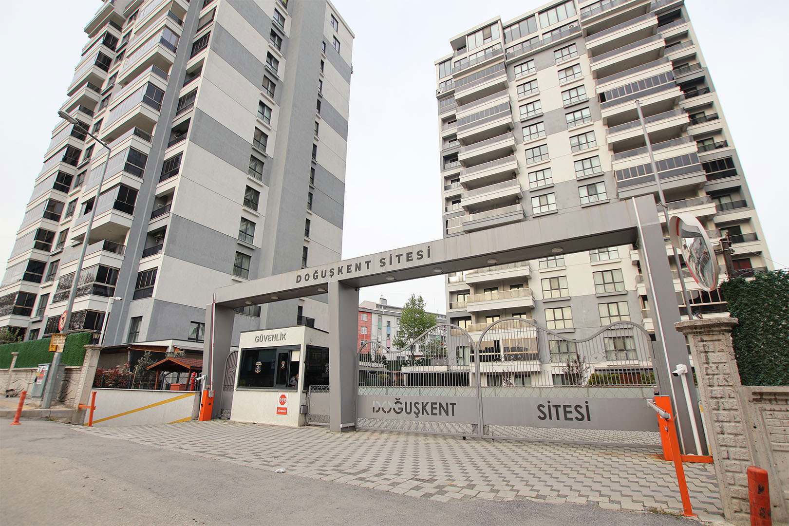 REMAX BEYAZ  KARAMAN MAHALLESI  DOĞUŞKENT SITESINDE SATILIK 3+1 DAIRE