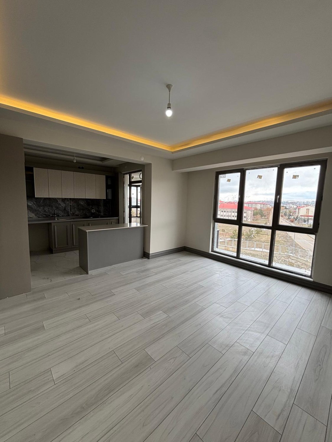REMAX ARTIS'DEN MASAL SUIT'TE KIRALIK 2+1 DAIRE