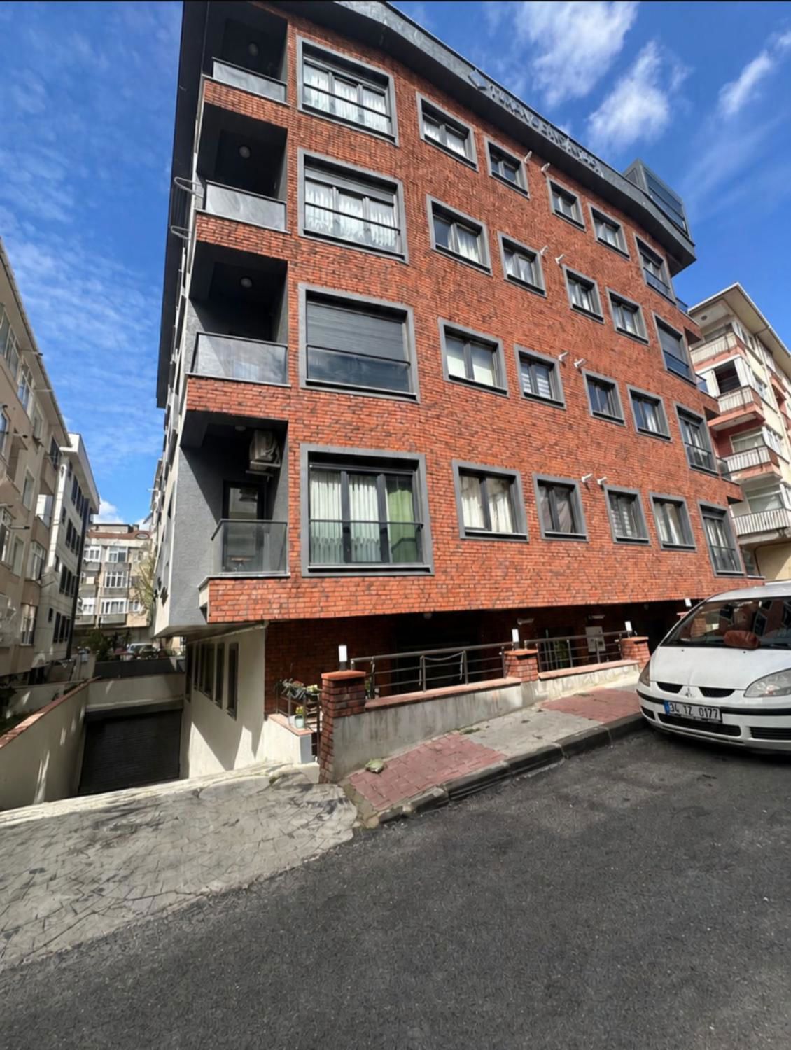 ALTINTEPE'DE KİRALIK 1+1 DAİRE KAPALI OTOPARKLI