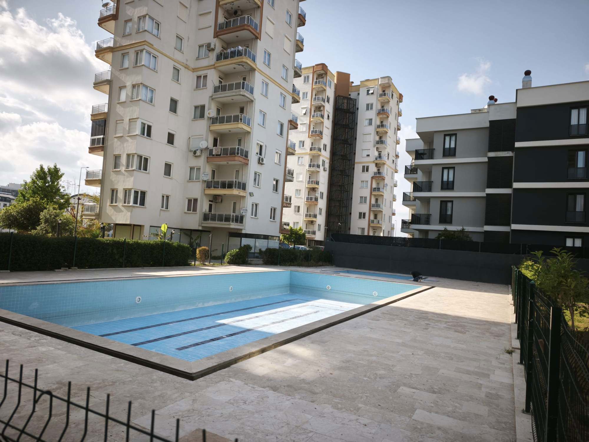 AKSU ALTINTAŞ’TA HAVUZLU SİTE İÇİ DENİZ YILDIZI EVLERİ’NDE 2+1 SATILIK DAİRE