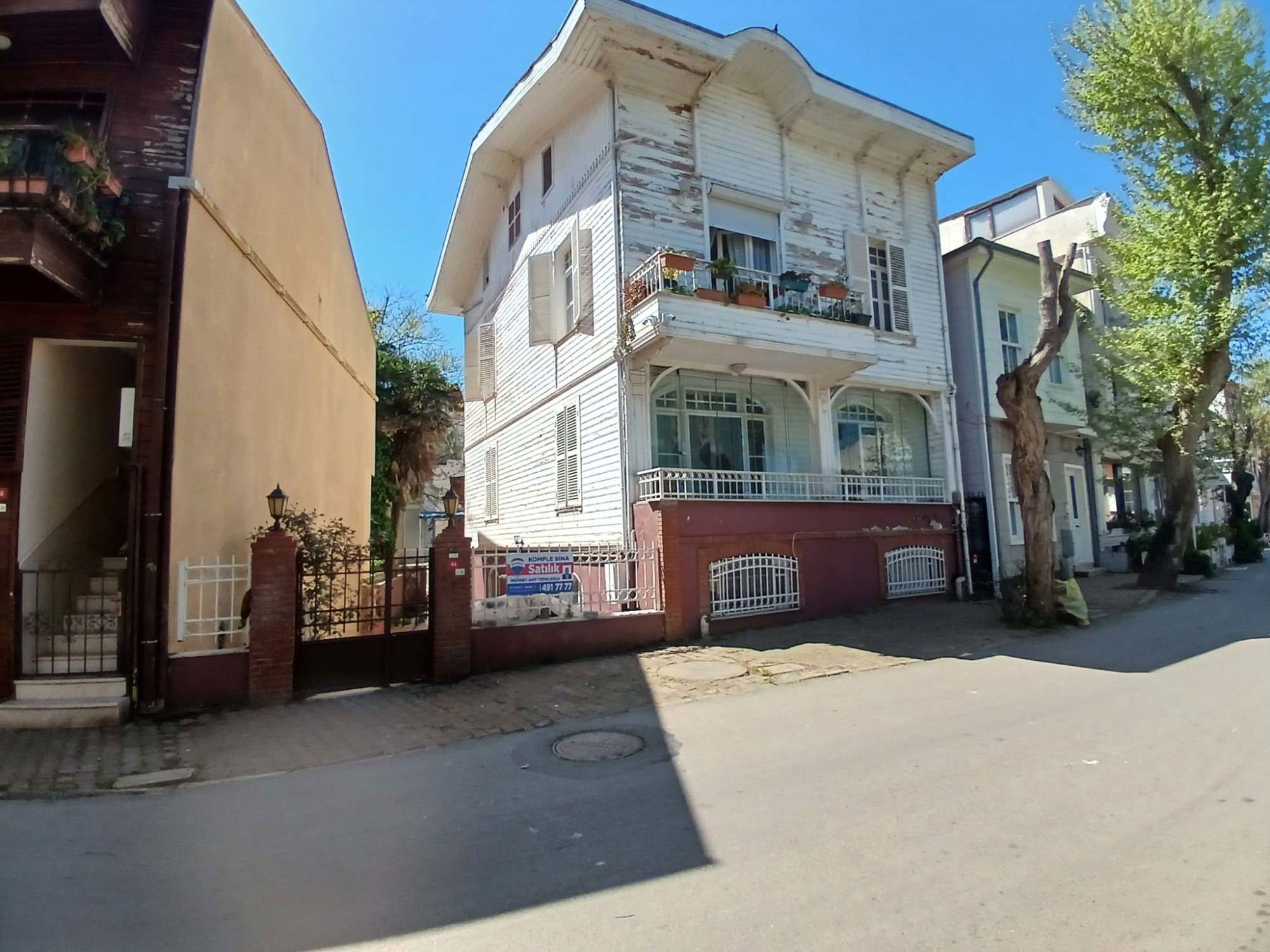BÜYÜKADA’DA DENIZE YAKIN SEZONLUK KIRALIK DAIRE