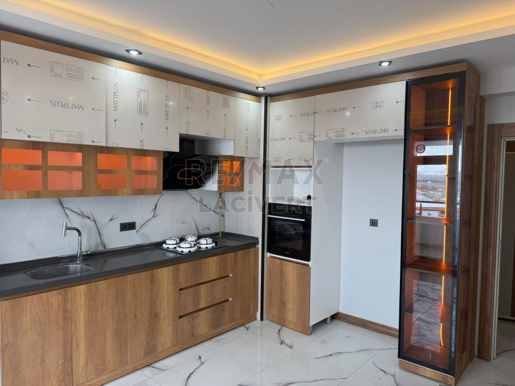 RE/MAX LACİVERT'TEN HİLALKENT'TE SATILIK 4+1 DAİRE
