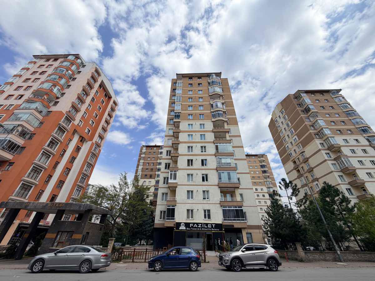 TALAS'DA İÇI KOMPLE YAPILI SITE İÇERISINDE 3+1 SATILIK DAIRE
