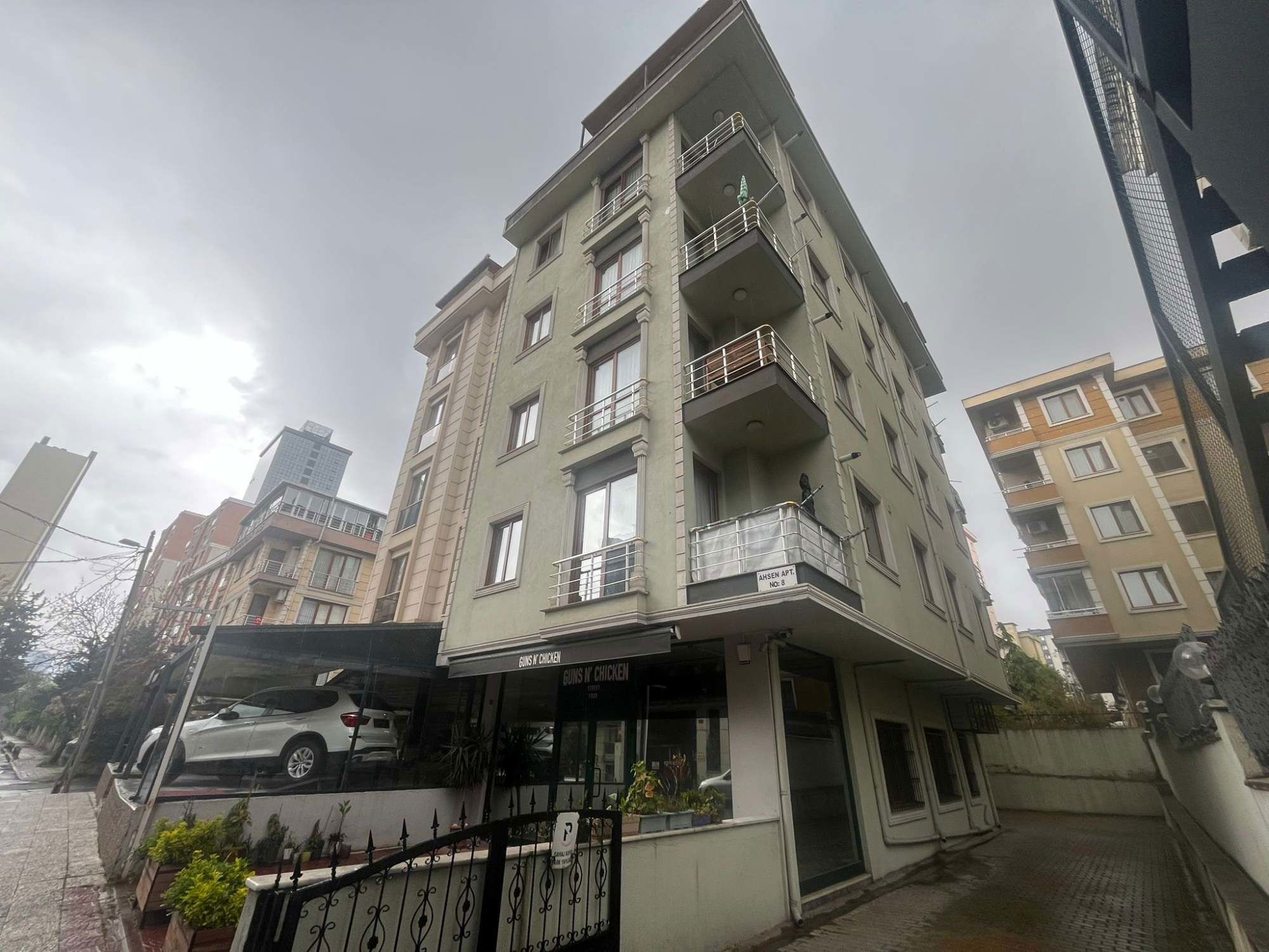 KÜÇÜKBAKKALKÖY'DE METRO'YA YÜRÜME MESAFESİNDE SATILIK  2+1 DAİRE
