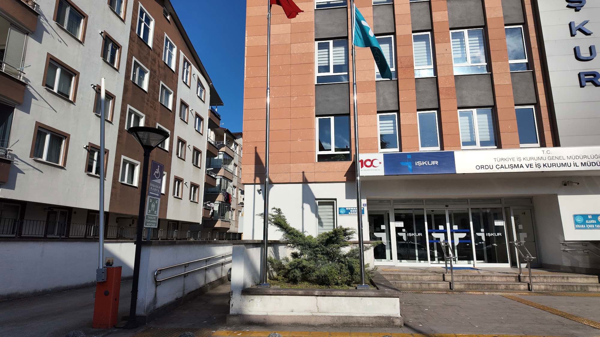 MERKEZI KONUM + ULAŞIM AVANTAJI | AKYAZI’DA SATILIK 2+1