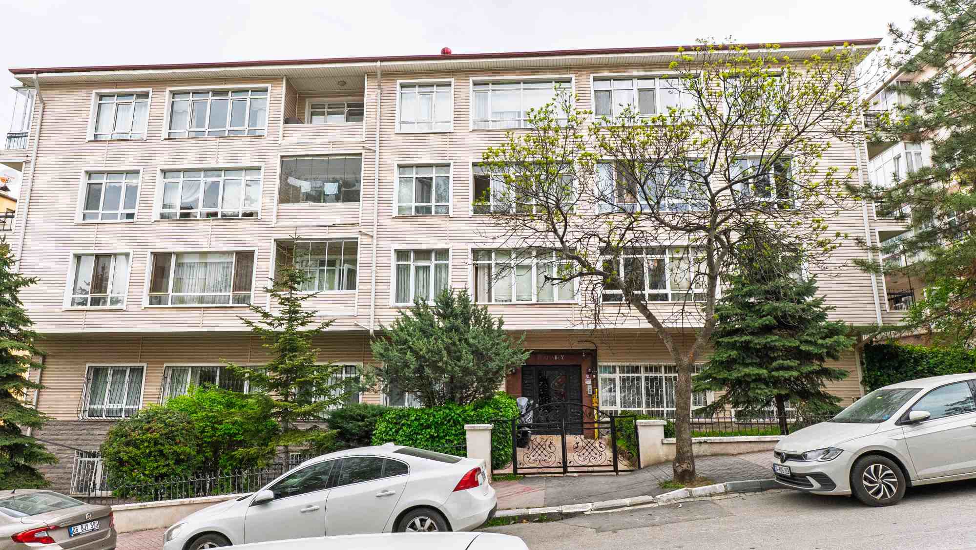 AZİZİYE MAH. REFİK BELENDİR SOKAK'TA 3+1 KİRALIK DAİRE
