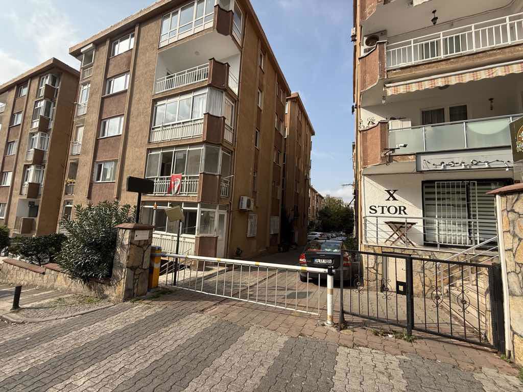 KOŞUYOLU 100.YIL SİTESİ YÜKSEK GİRİŞ BOŞ BALKONLU 2+1 SATILIK