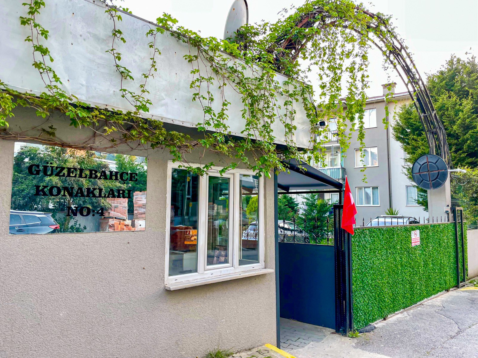 SULTANBEYLI BATTALGAZI MAHALLESI GÜZELBAHÇE SITESI’NDE SATILIK 3 + 1 DAIRE
