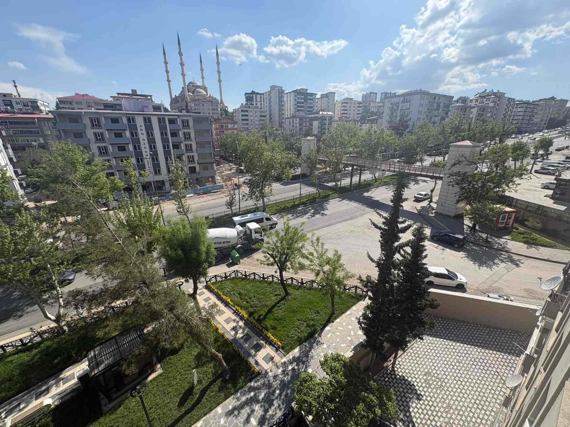ŞEKERDERE ANAYOL KENARI SATILIK 3+1