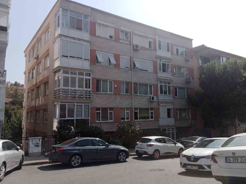 NİSPETİYE PEKER SOKAKTA OTOPARKLI,ASANSÖRLÜ,METROYA YAKIN 3+1