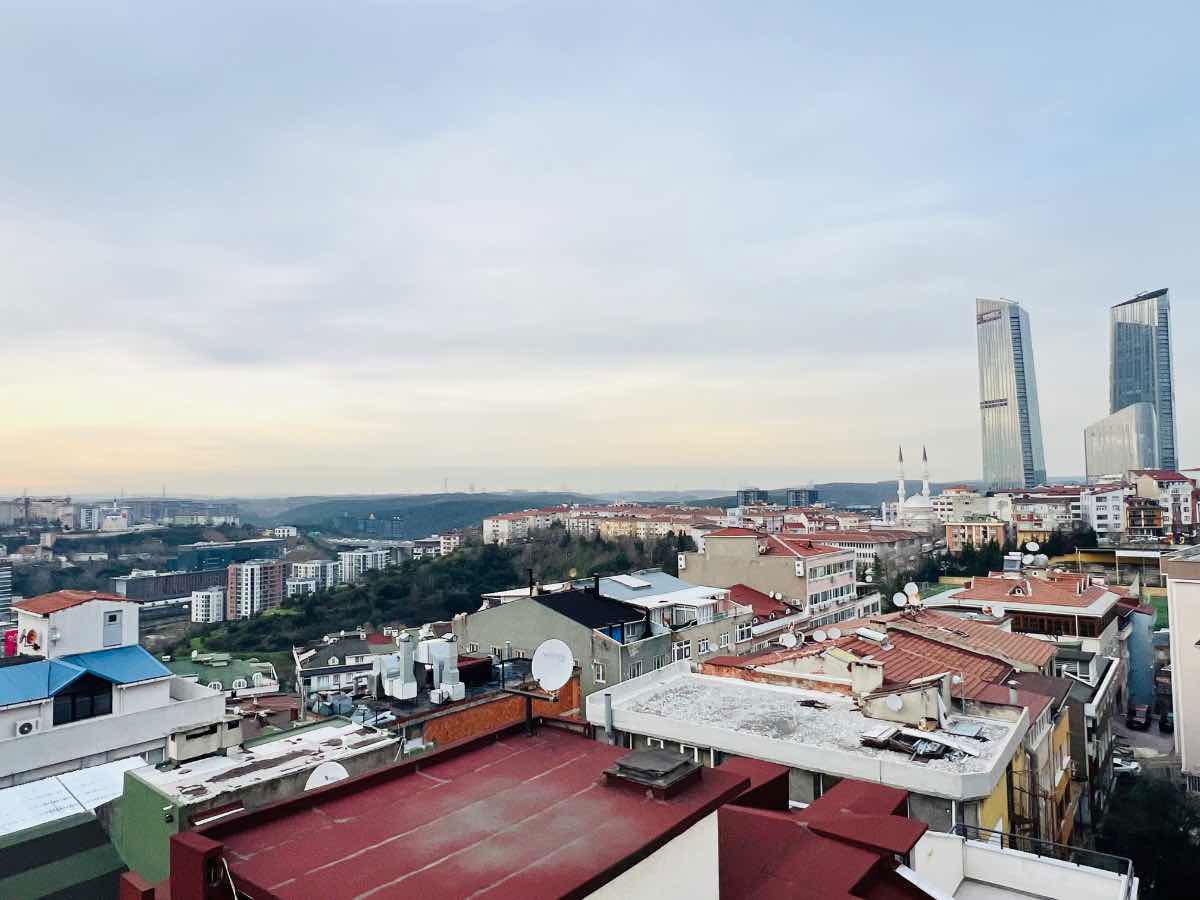 SEYRANTEPE'DE ŞEHİR MANZARALI, GENİŞ TERASLI FERAH ÇATI KATI