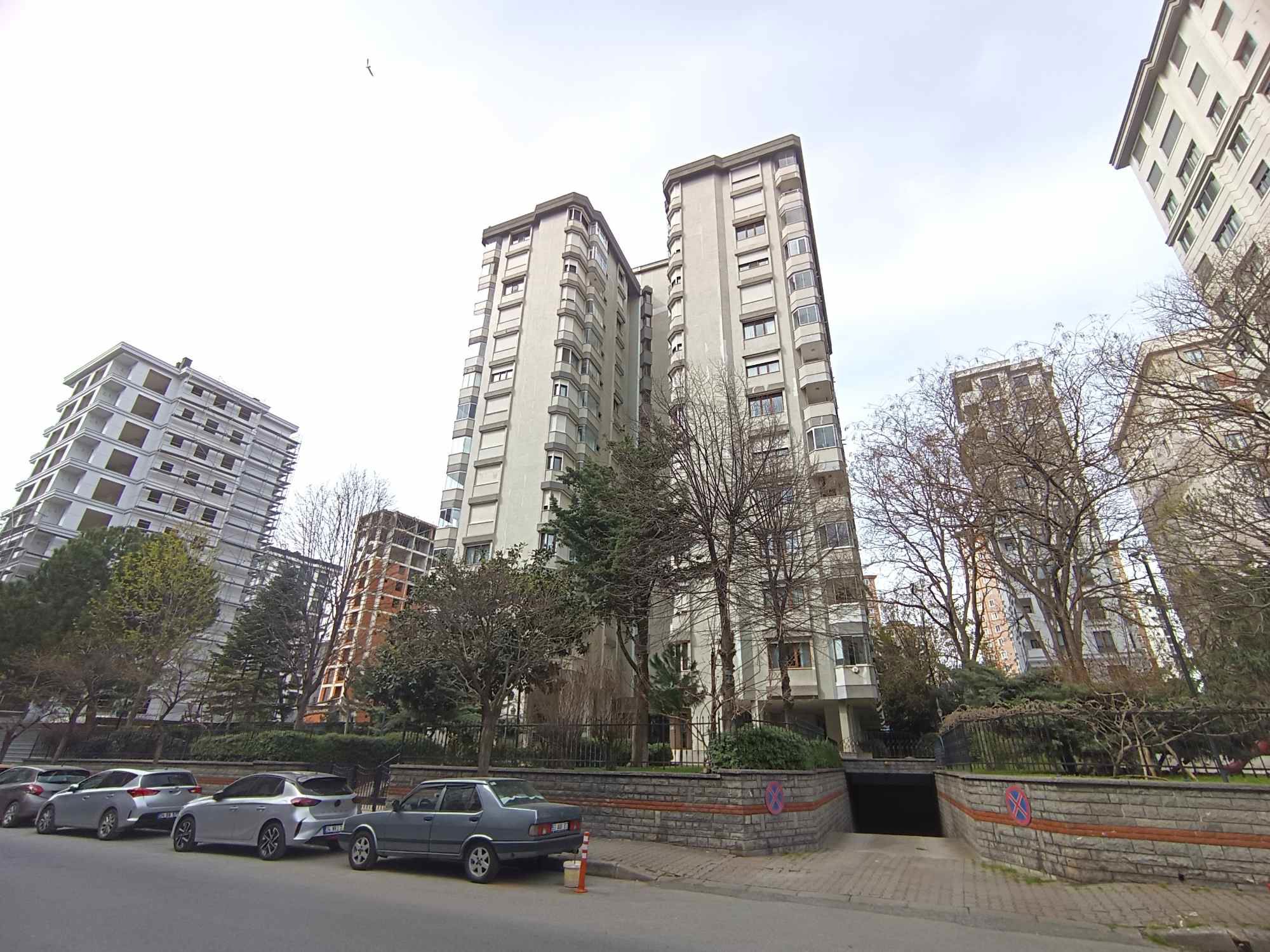 BOSTANCI MAHALLESİNDE GENİŞ KULLANIMLI 3+1, 160 M2 KİRALIK DAİRE