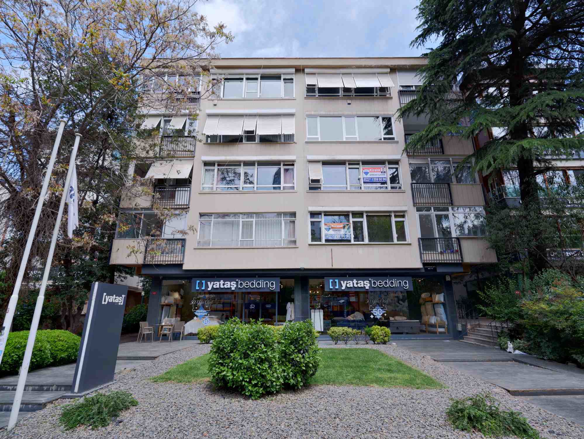 BAĞDAT CD. ÜZERINDE İÇI YENILENMIŞ KIRALIK 2+1 DAIRE 130 M2