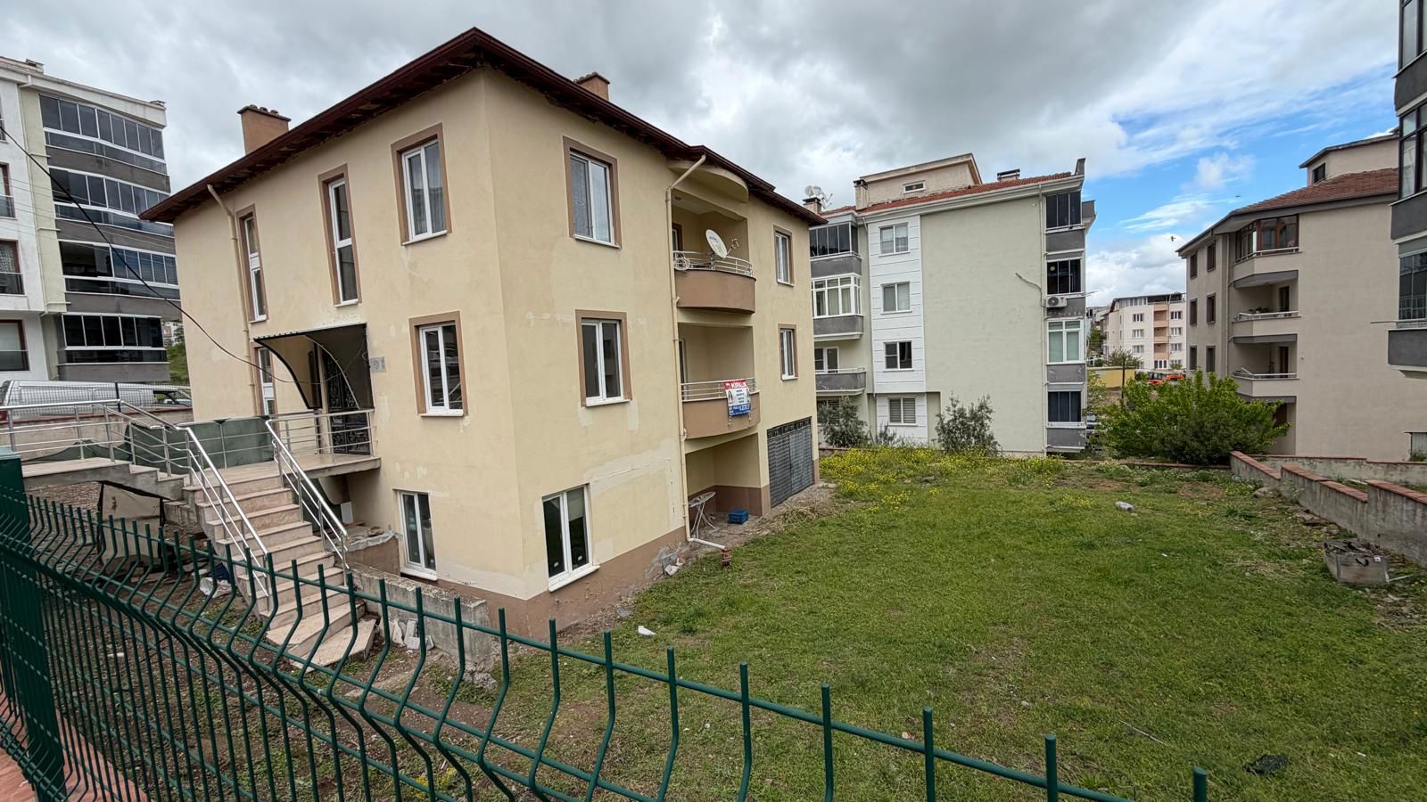 REMAX MİD'DEN TOYGAR MAHALLESİNDE GENİŞ KİRALIK DAİRE