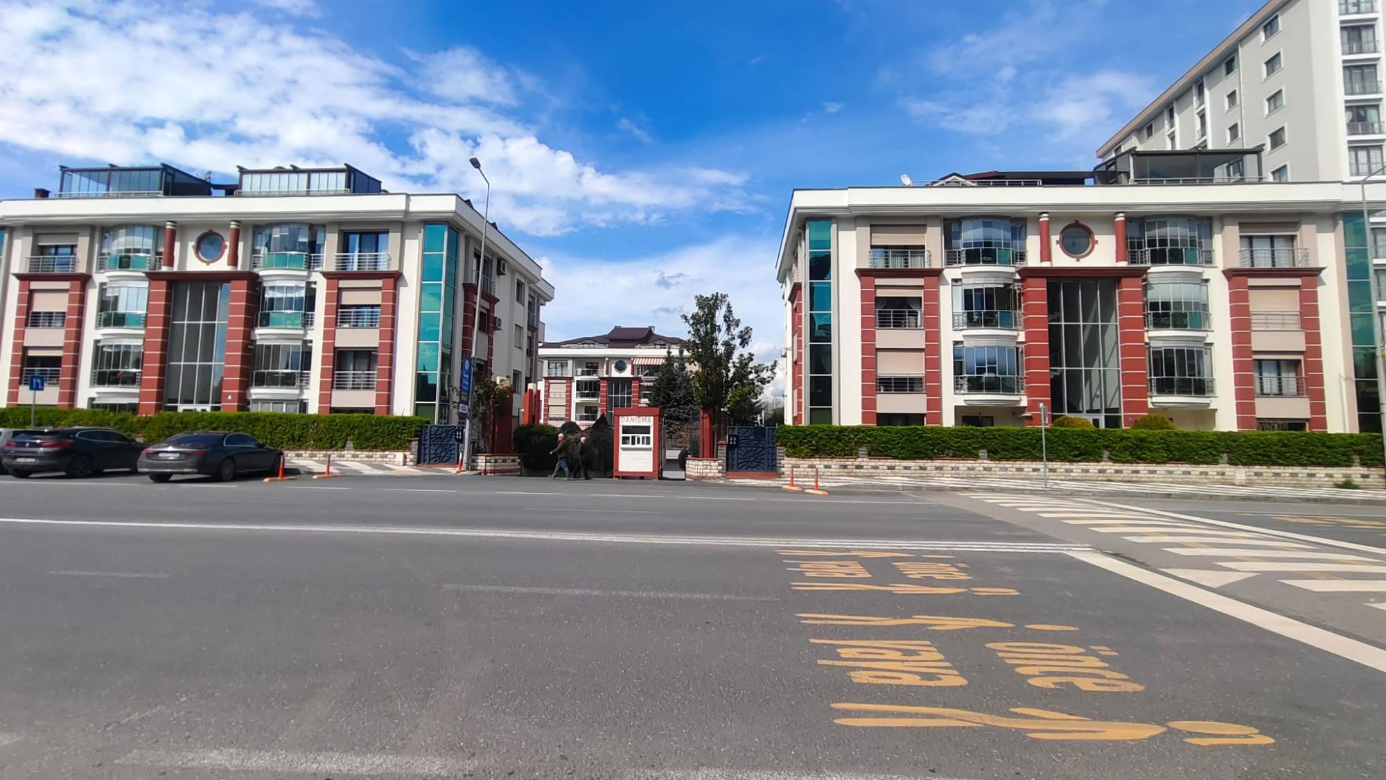 RE/MAX | ÇORLUDA SİTE İÇİNDE 4+1 GENİŞ, BAHÇE KATI ÖZEL DAİRE