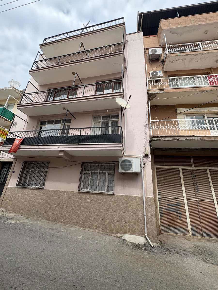 KARABAĞLAR’DA MERKEZI KONUMDA 3+1 GENIŞ VE AYDINLIK DAIRE