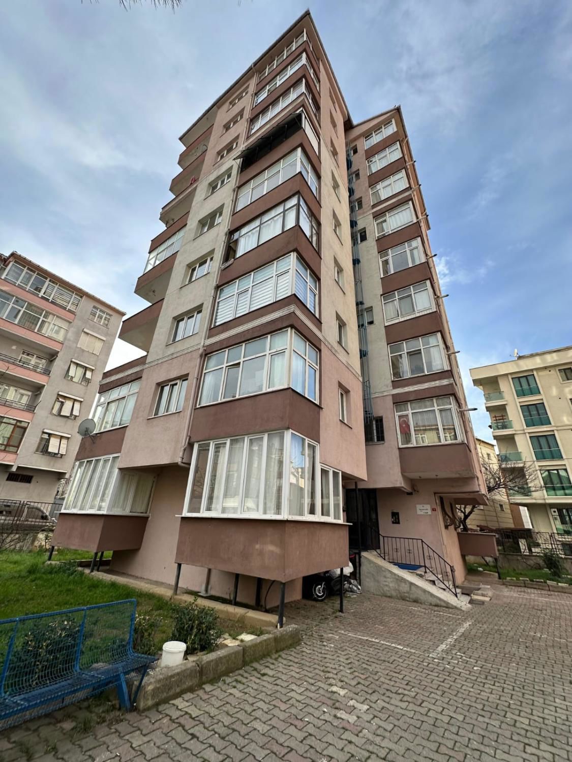 KARTAL ESENTEPE MAHALLESİNDE SATILIK 2+1 YATIRIMLIK DAİRE