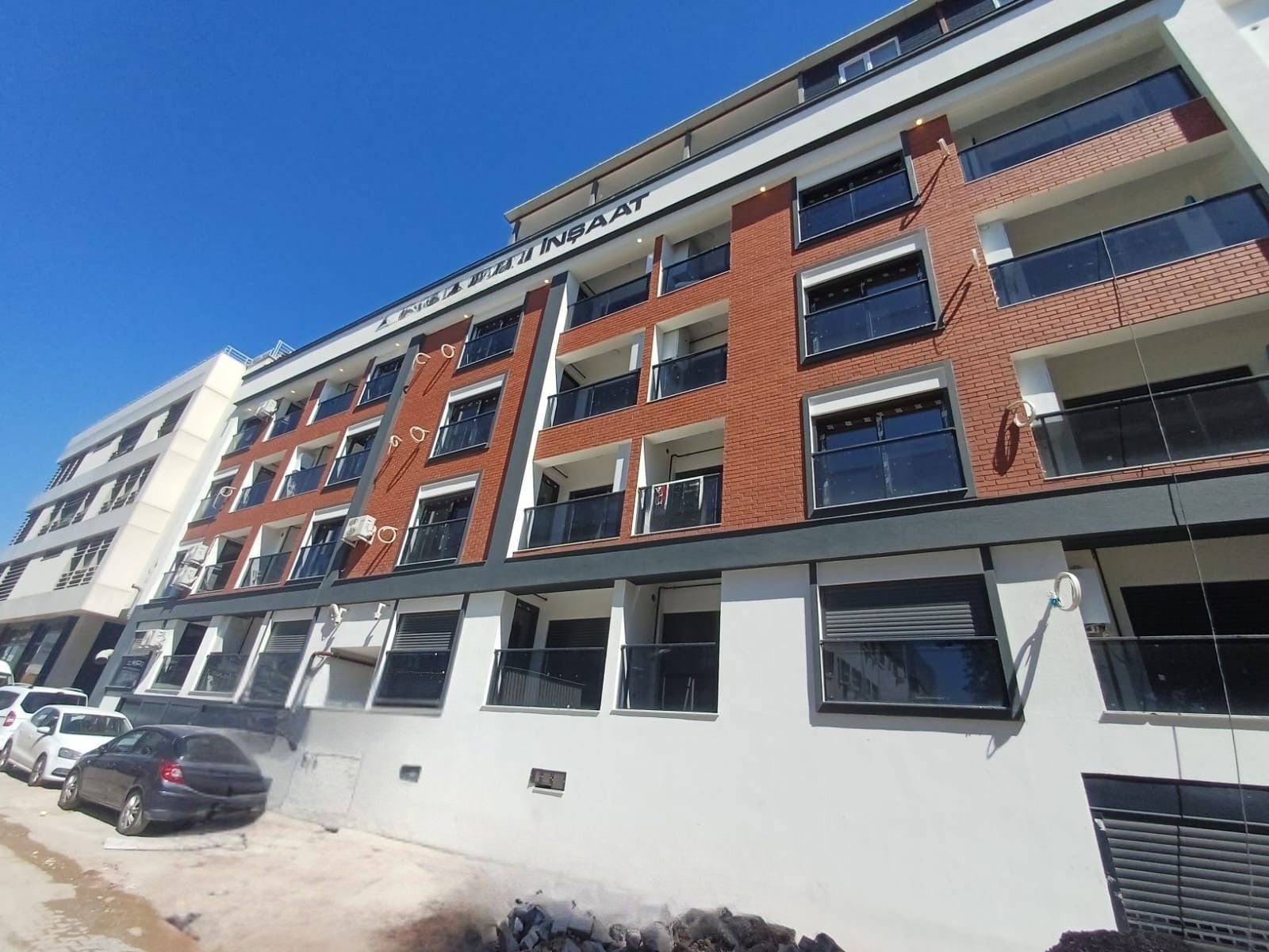 9 ŞEMİKLER ANADOLU CADDESİ YANI FULL DONANIMLI 1+1 SATILIK DAİRE