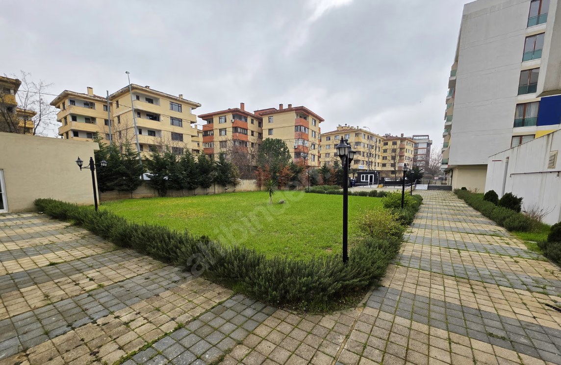 RAUF ORBAY CADDESİ ÜZERİNDE KİRALIK 1+1 DAİRE