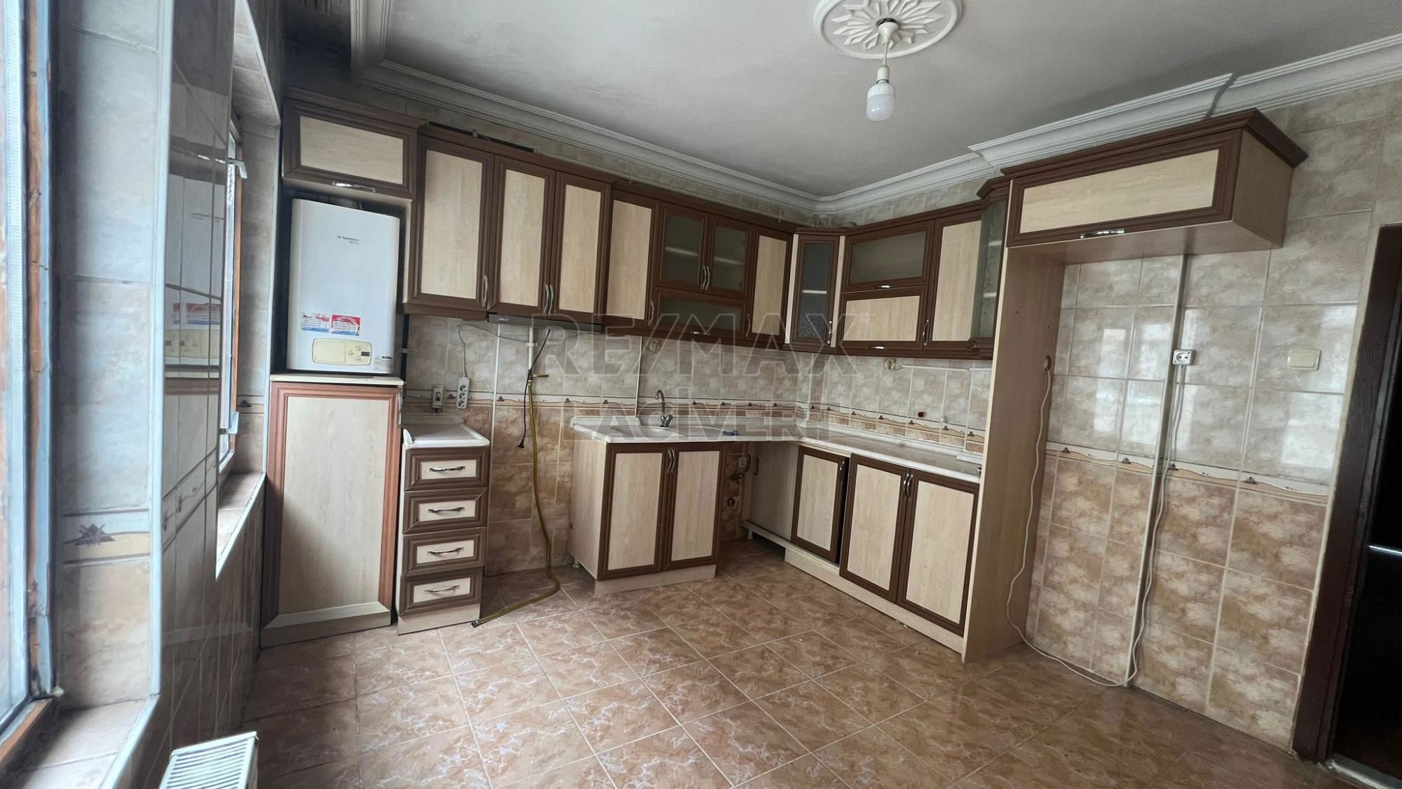 RE/MAX LACİVERT'TEN TERMİNAL'DE KİRALIK 3+1 ARAKAT DAİRE