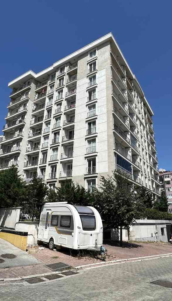 ESENYURT METROBÜSE YAKIN BUTİK SİTE'DE KİRALIK 1+1 DAİRE