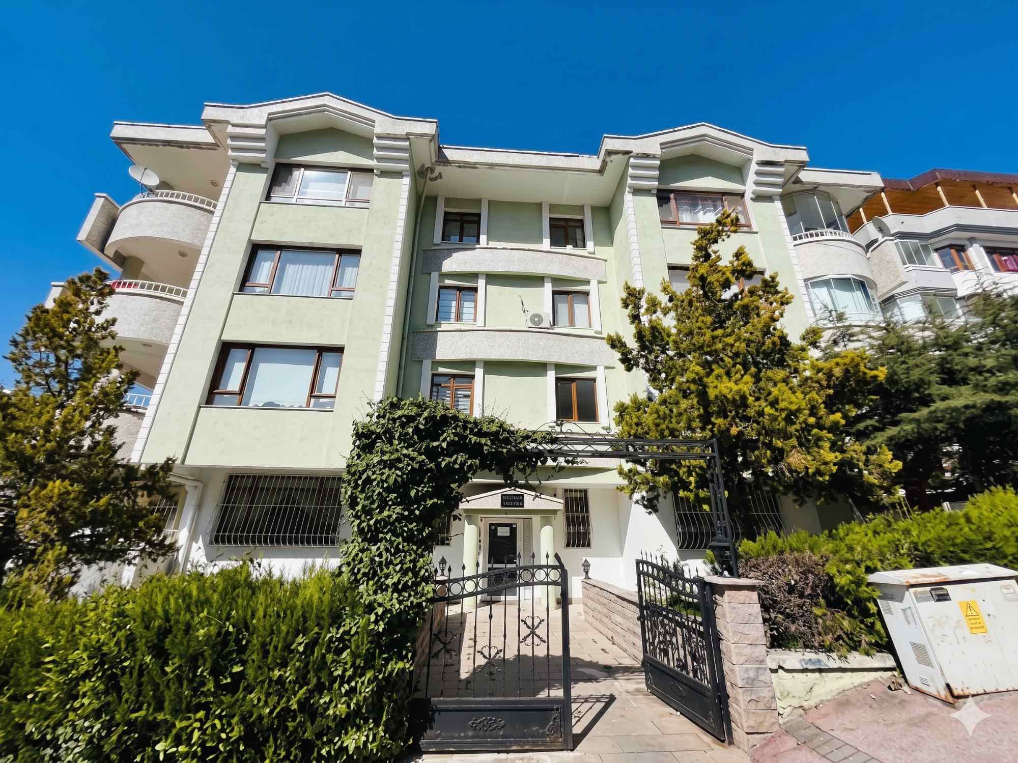BİRLİK MAHALLESİ ÜÇ CEPHELİ ARA KAT 4+1 KİRALIK DAİRE