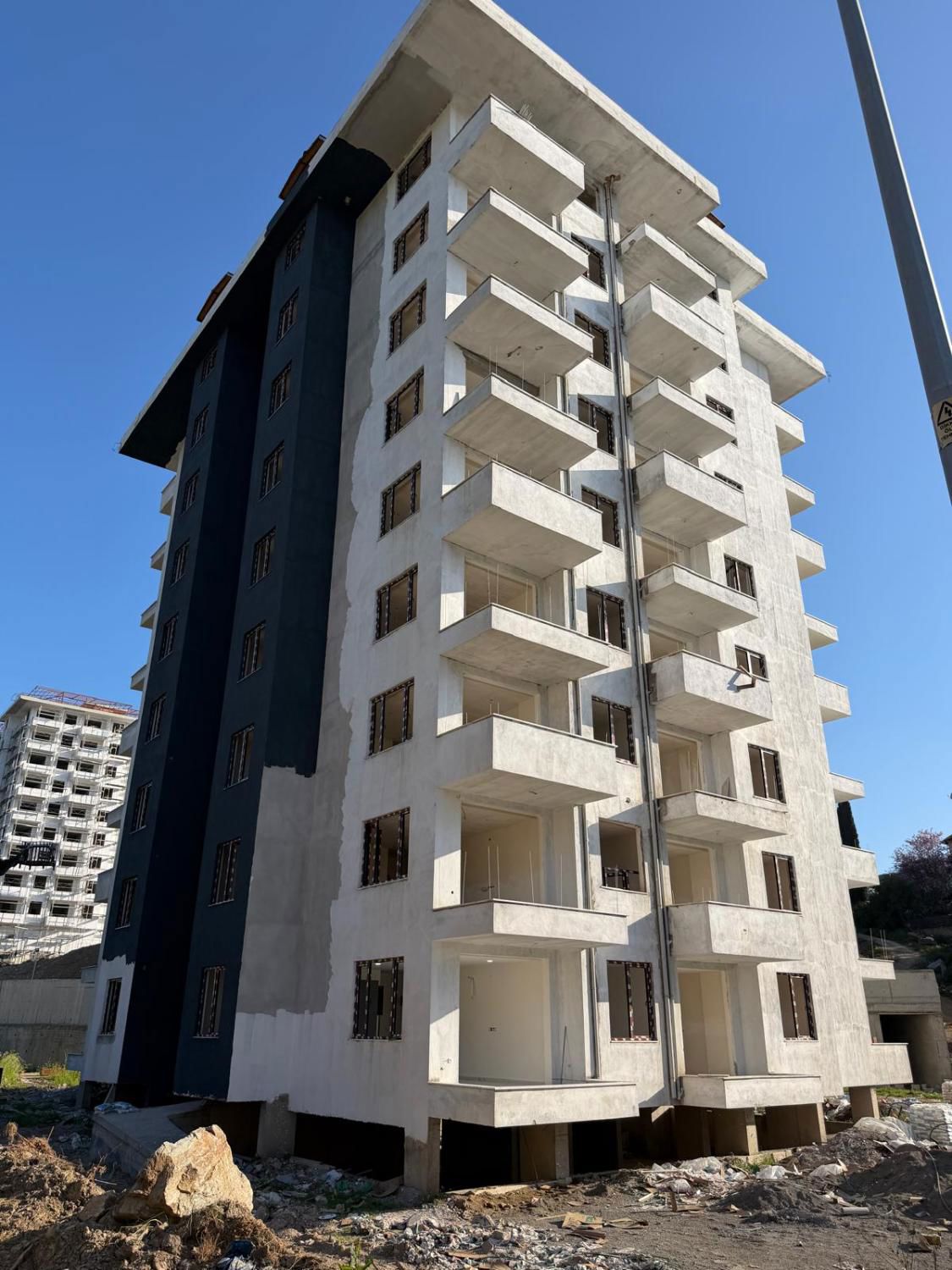 DEMIRTAŞTA SITE İÇINDE SATILIK LÜKS 1+1 DAIRE