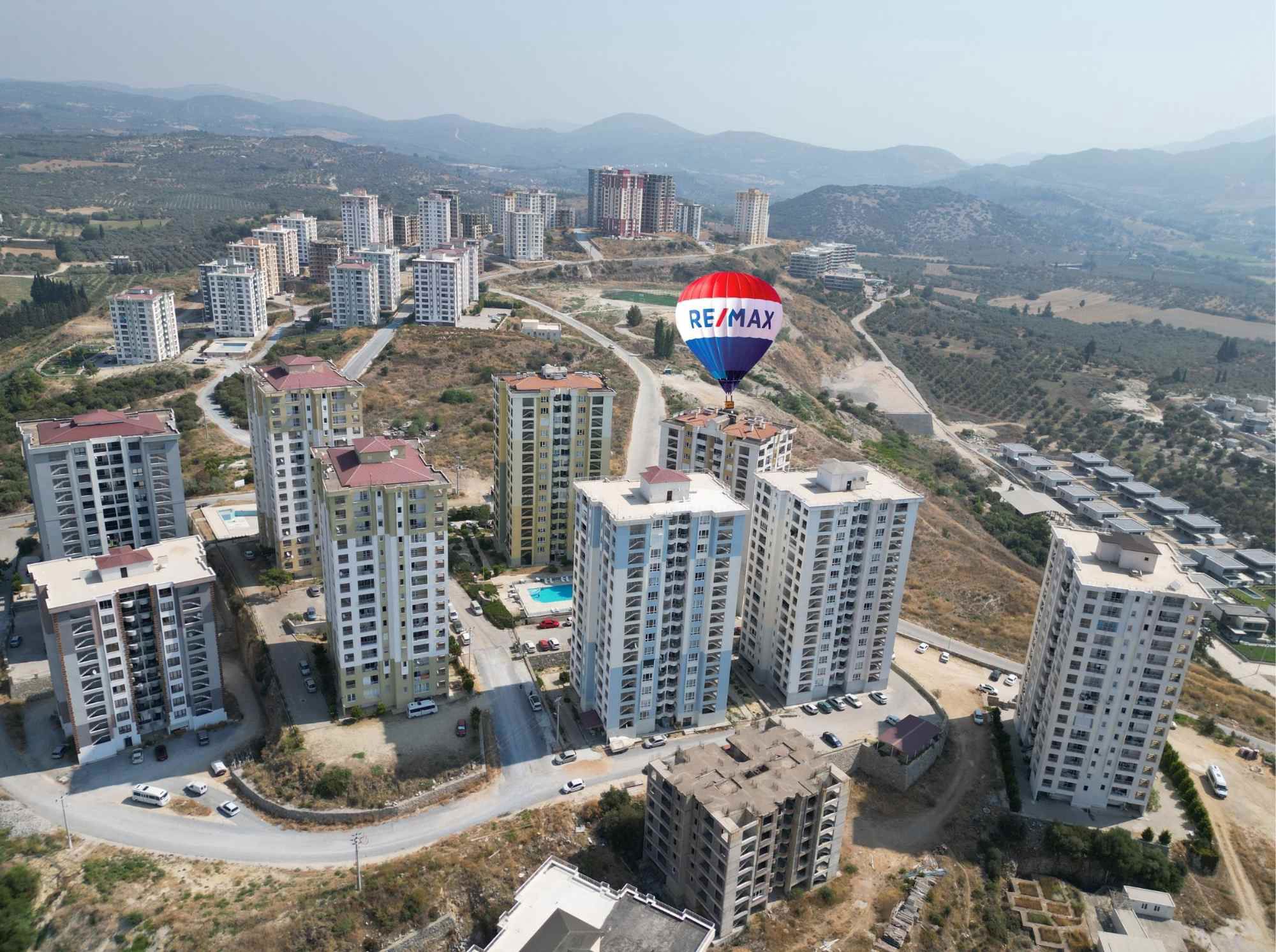 KUŞADASI ÇALIKUŞU SİTESİNDE SATILIK DAİRE