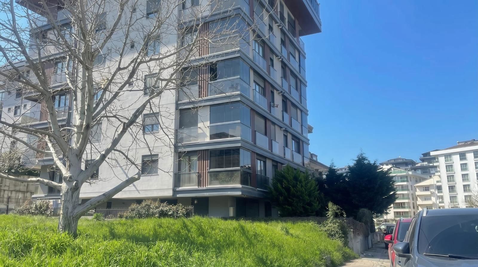 ÇENGELKÖY BAHÇELİEVLER 'DE BALKONLU MASRAFSIZ KİRALIK 2+1 DAİRE