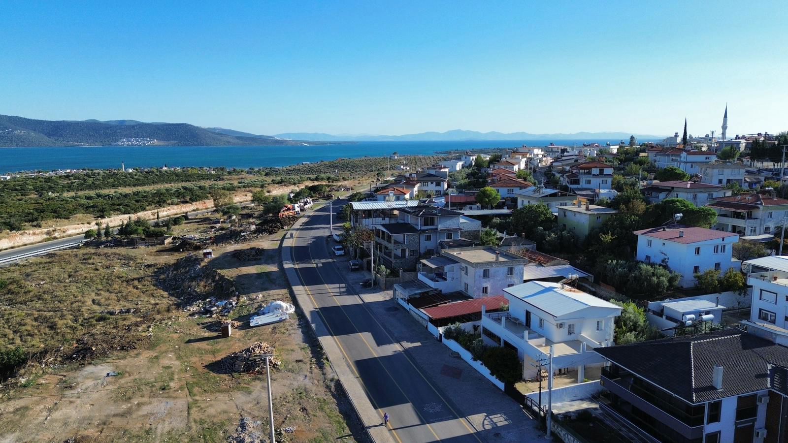 DENİZKÖY'ÜN KALBİNDE YOL ÜSTÜ DENİZ MANZARALI 2+1 BAHÇELİ DAİRE