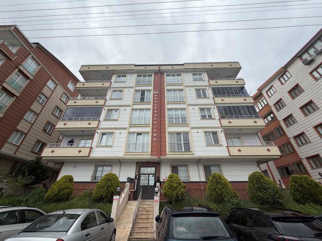 GEBZE BEŞEVLER BARIŞ MAH GENİŞ ÖNÜ AÇIK ARA KAT 3+1