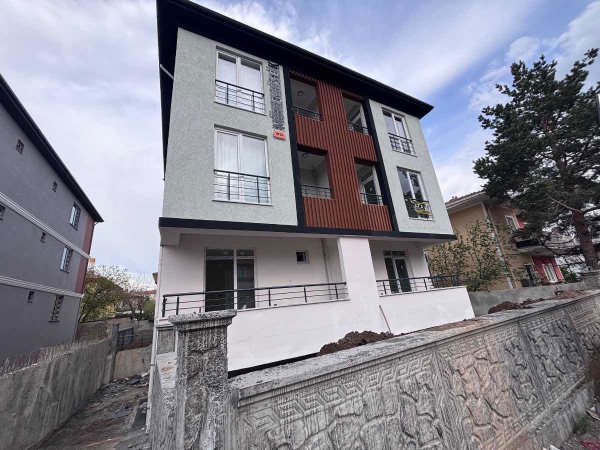 REMAX DEM'DEN DİŞ HASTANESİ YAKININDA 2+0 KİRALIK DAİRE